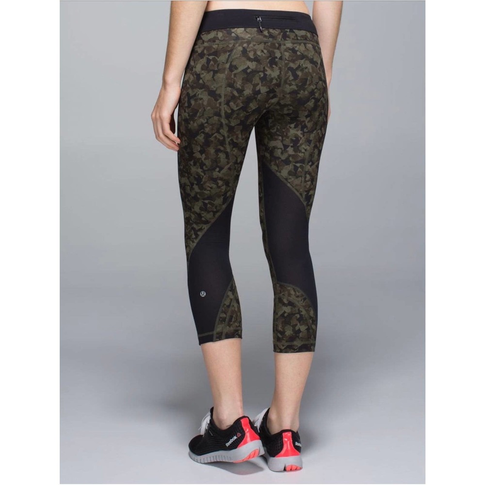 Lululemon NWT Run Inspire Crop II, Sz 6